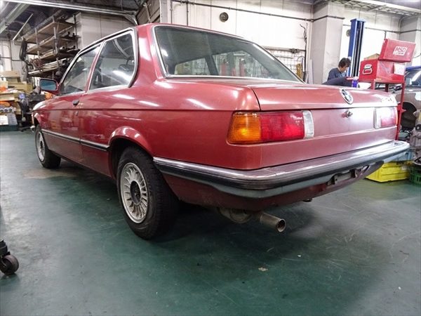 BMW 320i リア2