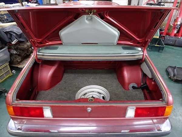 BMW 320i トランク