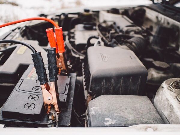 車のバッテリーが上がったらどうしたらいいの バッテリー上がりの疑問を一網打尽 旧車 絶版車の高価買取のヴァベーネ 他社査定より5 50万ｕｐ